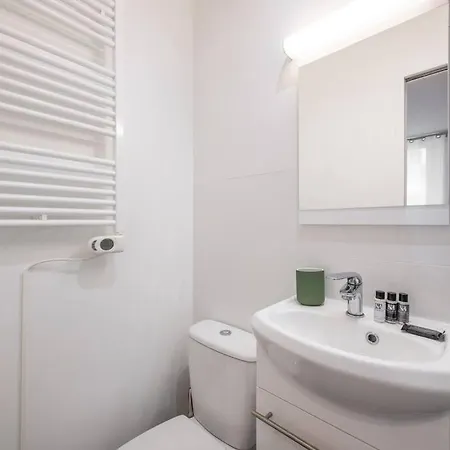 49 Rochechouart - Cozy Near Montmartre Apartment Paris