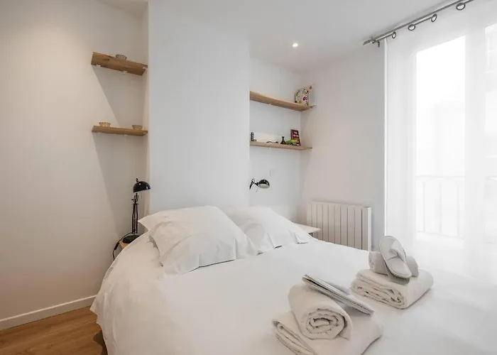 49 Rochechouart - Cozy Near Montmartre * Párizs